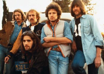 El álbum “Hotel California” de los Eagles cumple 50 años como pilar del rock