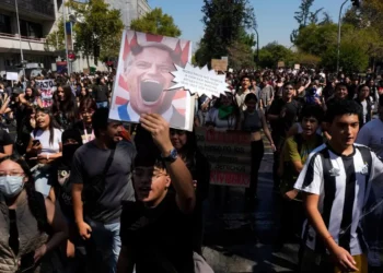 Masiva protesta estudiantil en Chile contra presidente