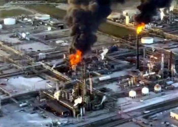 Explosión en refinería de Texas deja varios heridos