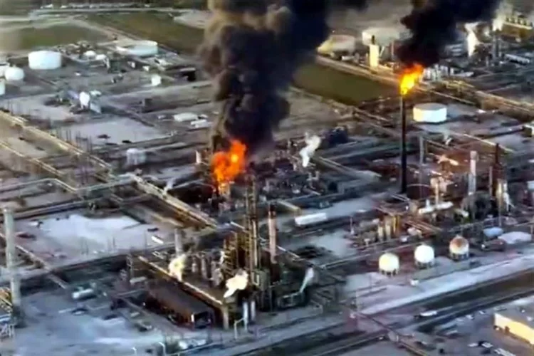 Explosión en refinería de Texas deja varios heridos