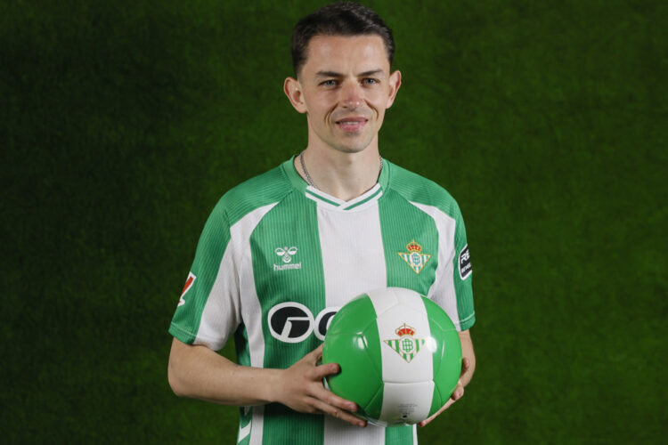 Álvaro Fidalgo vive su primer revés con el Betis en LaLiga