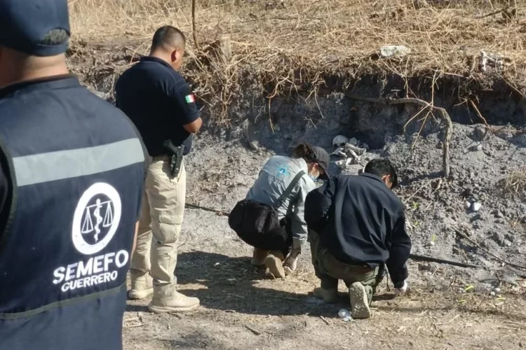 Hallan restos óseos en fosa clandestina de Guerrero