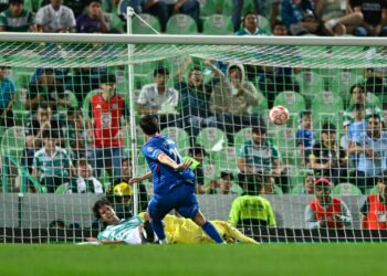 Cruz Azul vence a Santos y reafirma su liderato absoluto