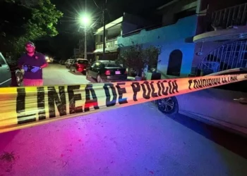 Atropella a adolescente y lo matan a golpes