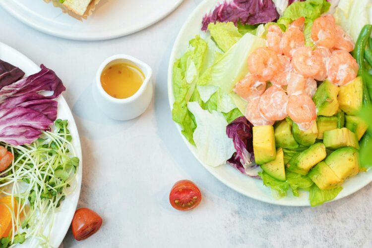 Ensalada de camarones lista en 20 minutos: frescura y sabor sin complicaciones