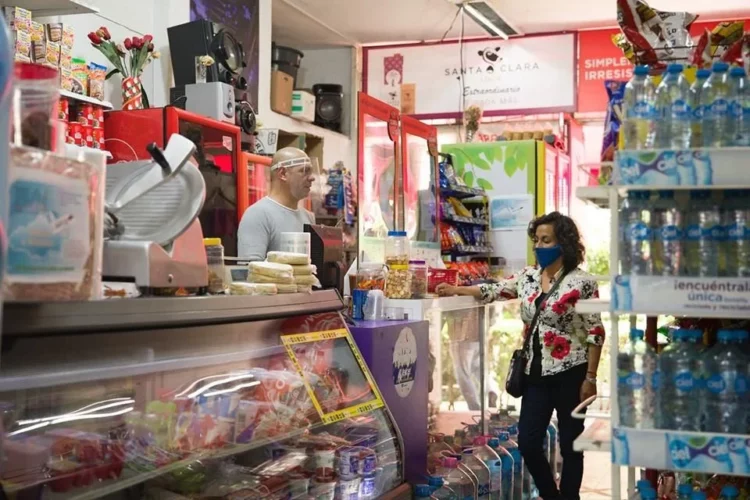 Impuesto IEPS afecta tienditas e impulsa comercio informal