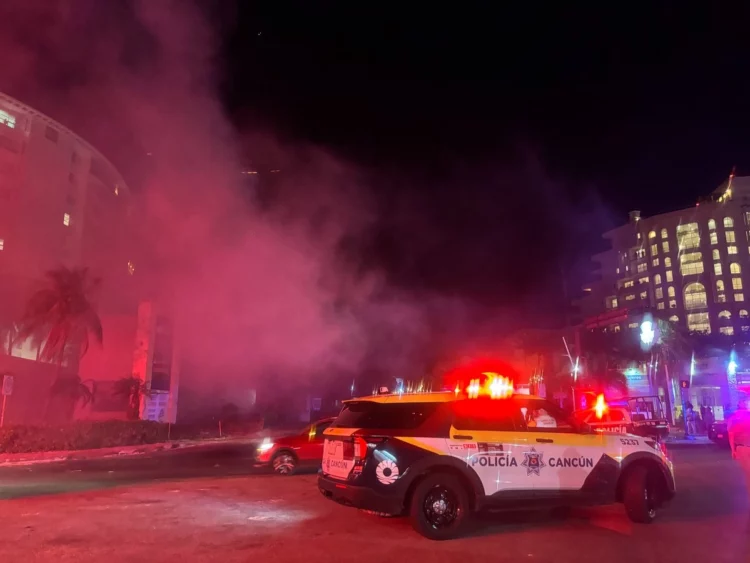 Controlan fuego en zona hotelera de Cancún