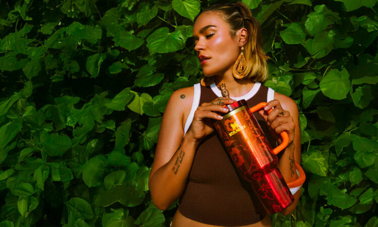 Karol G x Stanley: El termo “Trópicoqueta” llega a México