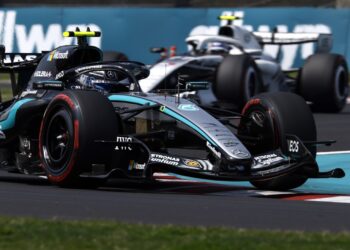 Mercedes domina Suzuka: Pole de Antonelli y debacle de Red Bull