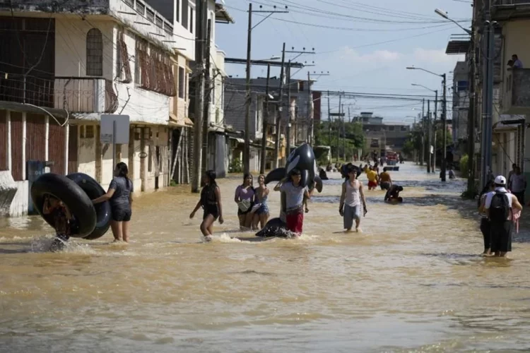 Lluvias en Perú dejan 92 fallecidos y miles de damnificados