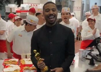 Michael B. Jordan celebra su primer Óscar con una hamburguesa en In-N-Out