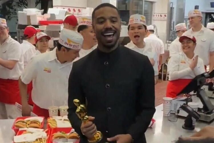 Michael B. Jordan celebra su primer Óscar con una hamburguesa en In-N-Out
