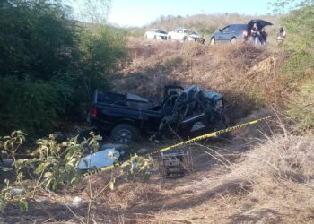 Vuelco en carretera Intercostera deja dos muertos