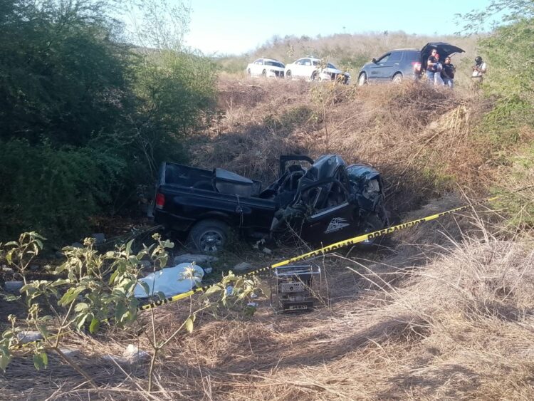 Vuelco en carretera Intercostera deja dos muertos