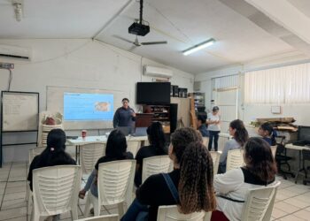 Fiscalía lleva prevención de extorsión y secuestro a escuelas