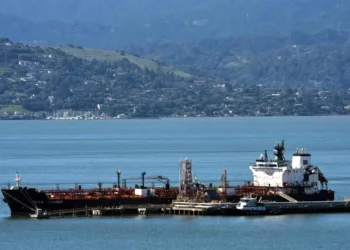 Expertos ven insuficiente liberar reservas para frenar crudo