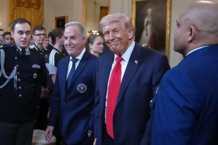 Revelan archivos de Epstein con acusación contra Trump