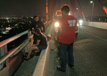 Frustran suicidio de joven mujer en puente Tampico