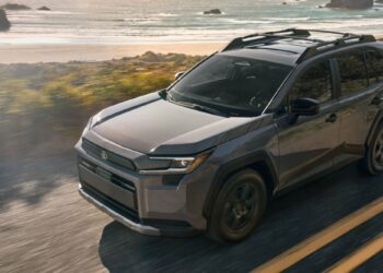 Adiós a la gasolina pura: La nueva Toyota RAV4 llega a México solo en versiones híbridas