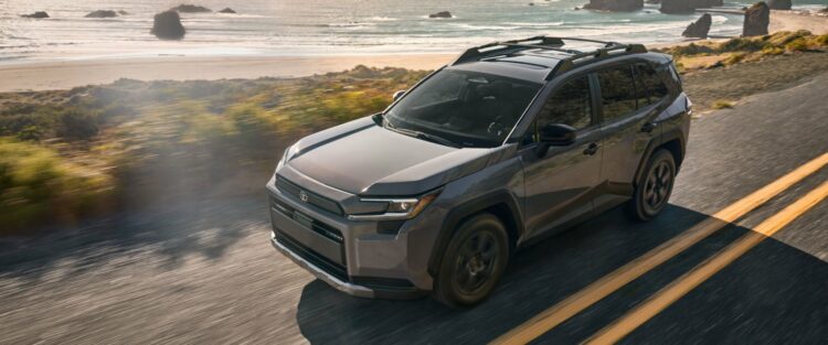 Adiós a la gasolina pura: La nueva Toyota RAV4 llega a México solo en versiones híbridas