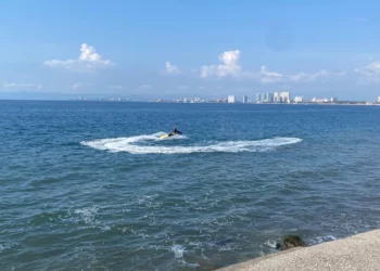 Muere turista tras fallar paracaídas en Puerto Vallarta