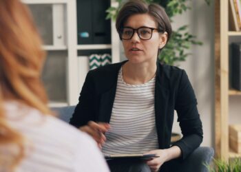 ¿Chatbot o terapeuta? Por qué el 37% de los adultos busca consuelo en la inteligencia artificial