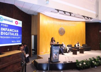 ¿Prohibir o regular redes sociales a las infancias? analizan expertos y legisladores mexicanos