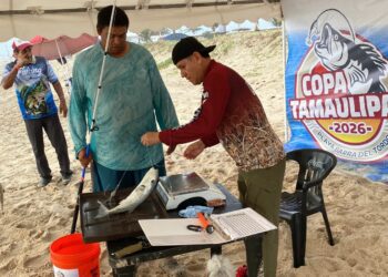 Arranca torneo de pesca deportiva en la playa Barra del Tordo, en Aldama, Tamaulipas