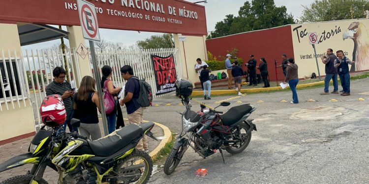 Toman el Tec Victoria: exigen destitución de directora