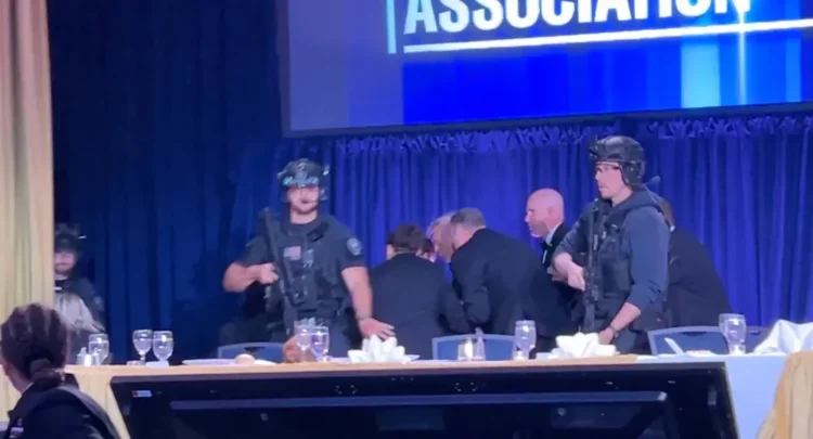 Trump sale resguardado de cena de corresponsales en la Casa Blanca tras tiroteo