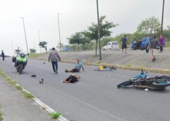 Tres heridos en choque de una moto contra bicicleta en Av. Carlos Adrián Avilés