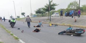 Tres heridos en choque de una moto contra bicicleta en Av. Carlos Adrián Avilés