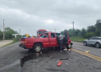 Carreterazo entre camioneta y trailer a la altura de San Fernando
