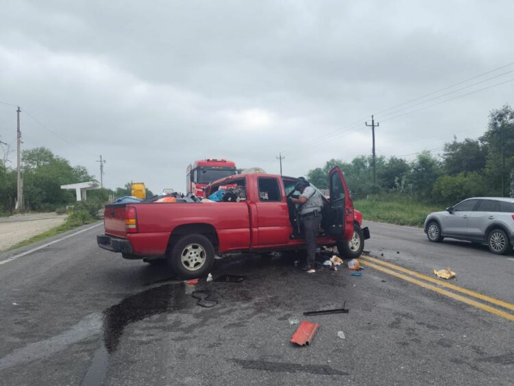 Carreterazo entre camioneta y trailer a la altura de San Fernando