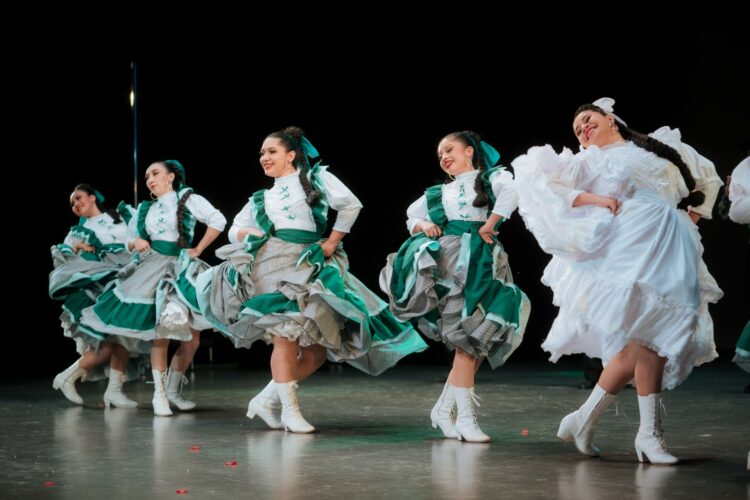 La UAT celebra el Día Internacional de la Danza con una gala artística del talento universitario
