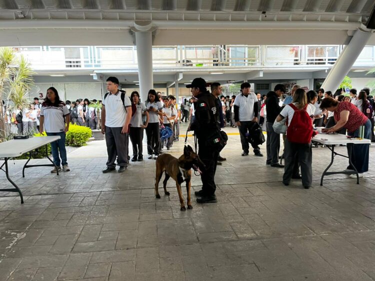 Operación mochila sorpresa en el CBTIS 24 de Cd. Victoria realiza Guardia Estatal de Tamaulipas