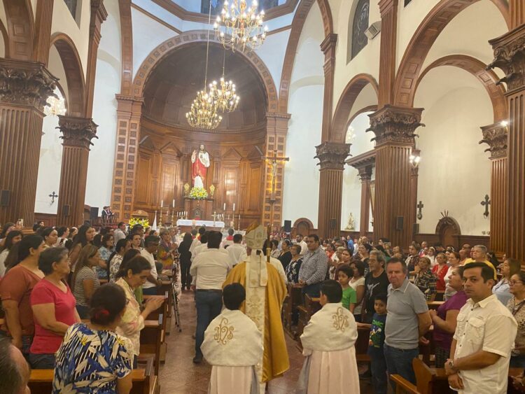 Van miles a Misa de “Ultima Cena y Lavatorio de Pies” en Jueves Santo a Catedral de Victoria