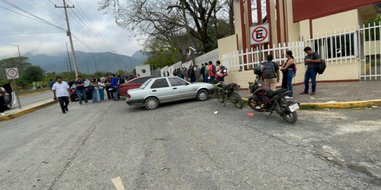 Toman el Tec Victoria: exigen destitución de directora