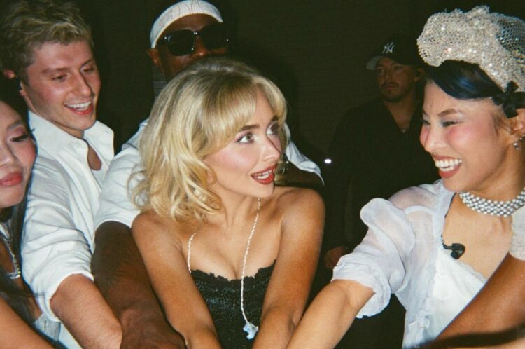 Sabrina Carpenter encabeza Coachella con el espectáculo más ambicioso de su carrera