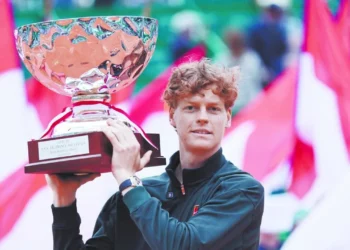 Sinner vence a Alcaraz en Monte-Carlo e iguala récord histórico de Novak Djokovic