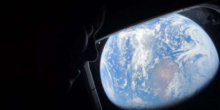 Artemis II revela impactantes imágenes inéditas del planeta Tierra