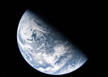 Artemis II revela impactantes imágenes inéditas del planeta Tierra