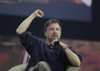 Entre mezcal y “Breaking Bad”: Aaron Paul conquista el Thunder Stage en la CDMX