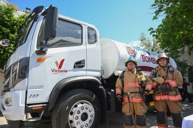 Nuevo camión de bomberos y equipamiento a Protección Civil