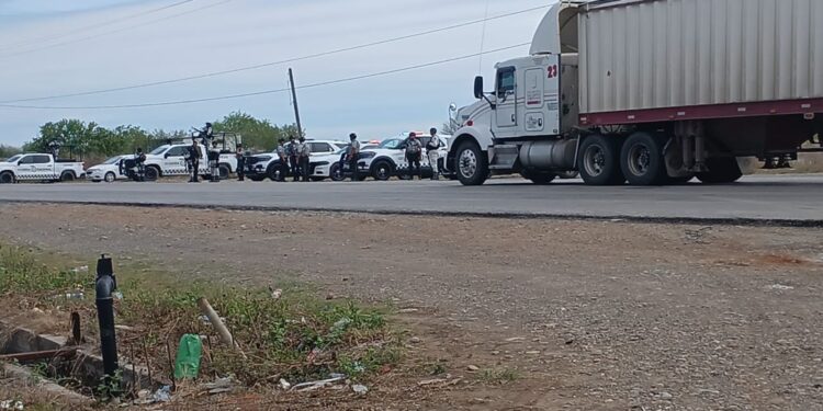 Retiran campesinos de Tamaulipas bloqueo de la carretera San Fernando-Matamoros a las 16:30 horas