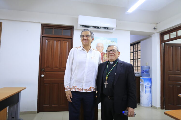 Se reúnen Gobernador Américo Villarreal y nuevo obispo de Tampico, monseñor Margarito Salazar Cárdenas