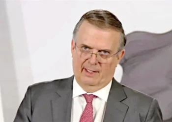 Denuncian a Ebrard por uso de embajada en Londres