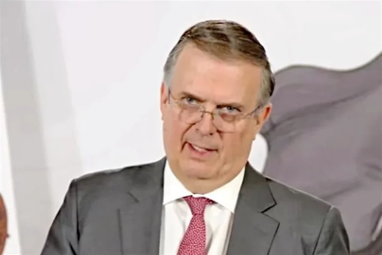 Denuncian a Ebrard por uso de embajada en Londres