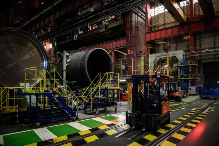 Francia fija plazos para erradicar combustibles fósiles