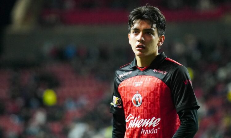 De Tijuana al mundo: Gilberto Mora aparece con la élite del futbol en comercial previo al Mundial